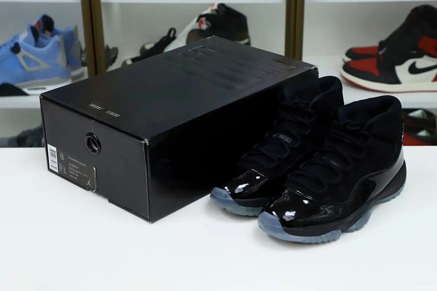 JORDAN RETRO GOWN' AND 11 'CAP Kimikick AIR 0718